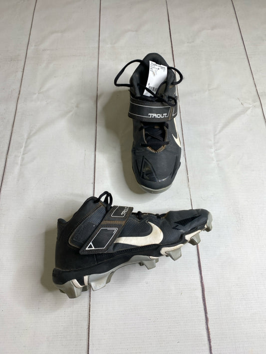 Nike Size 6 Baseball Cleats