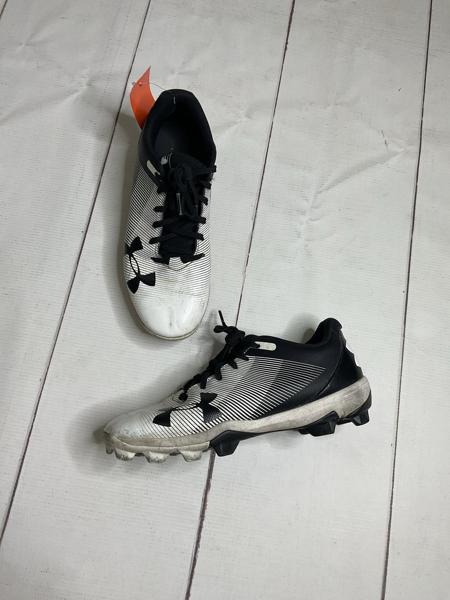 Under Armour Size 5 Baseball Cleats