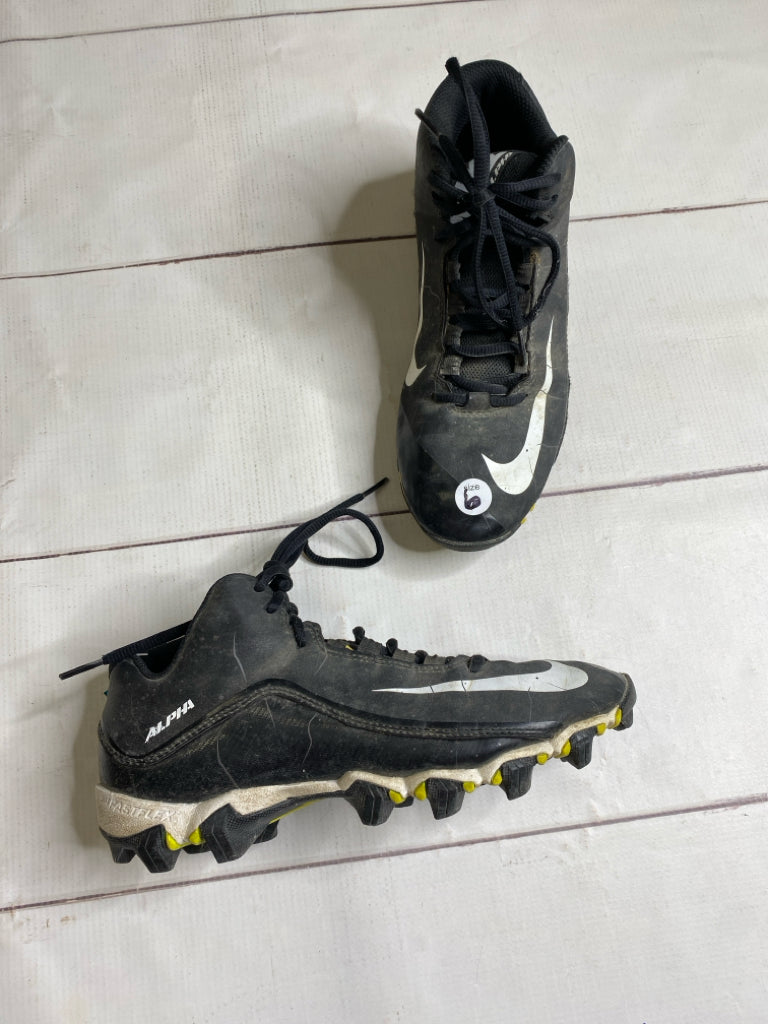 Nike Size 6 Baseball Cleats