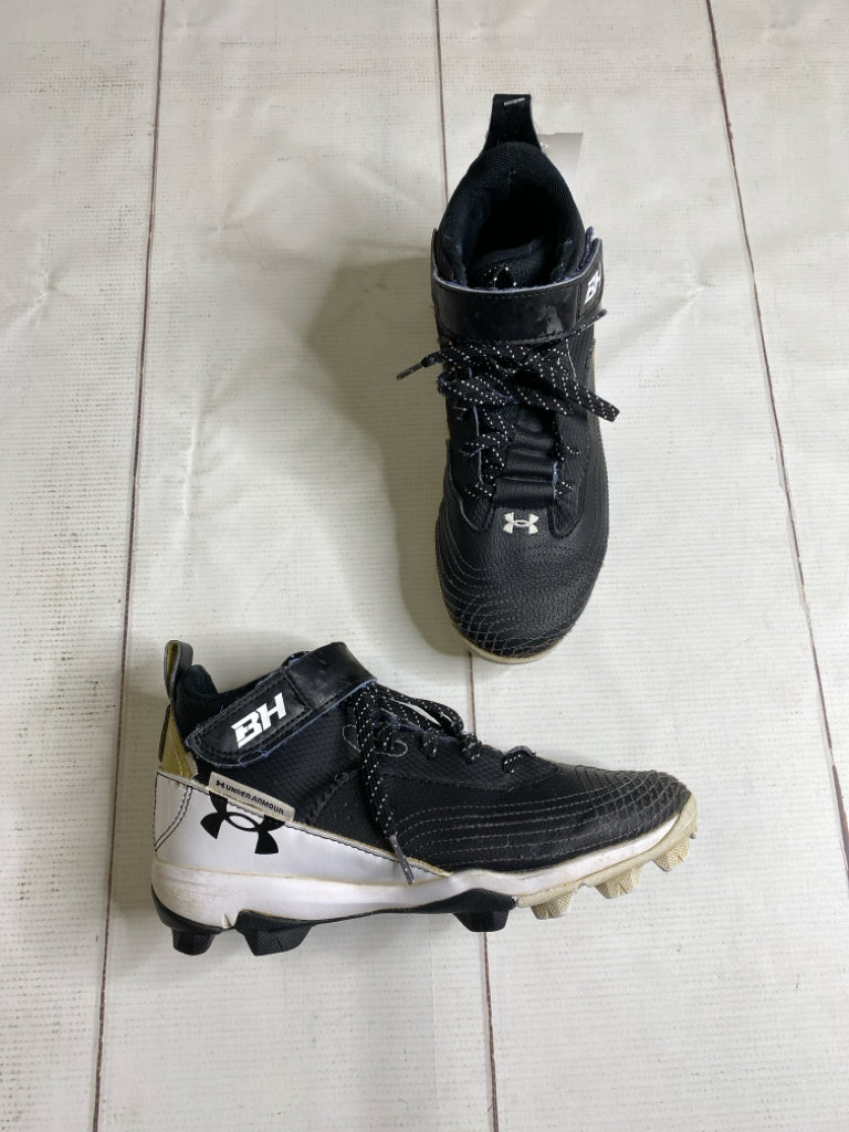 Under Armour Size 4 Football Cleats