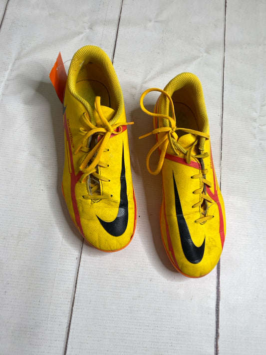 Nike Size 5 Soccer Cleats