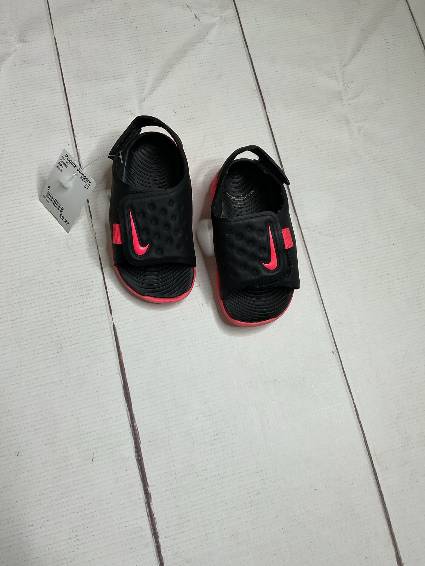 Nike Size 6 Sandals