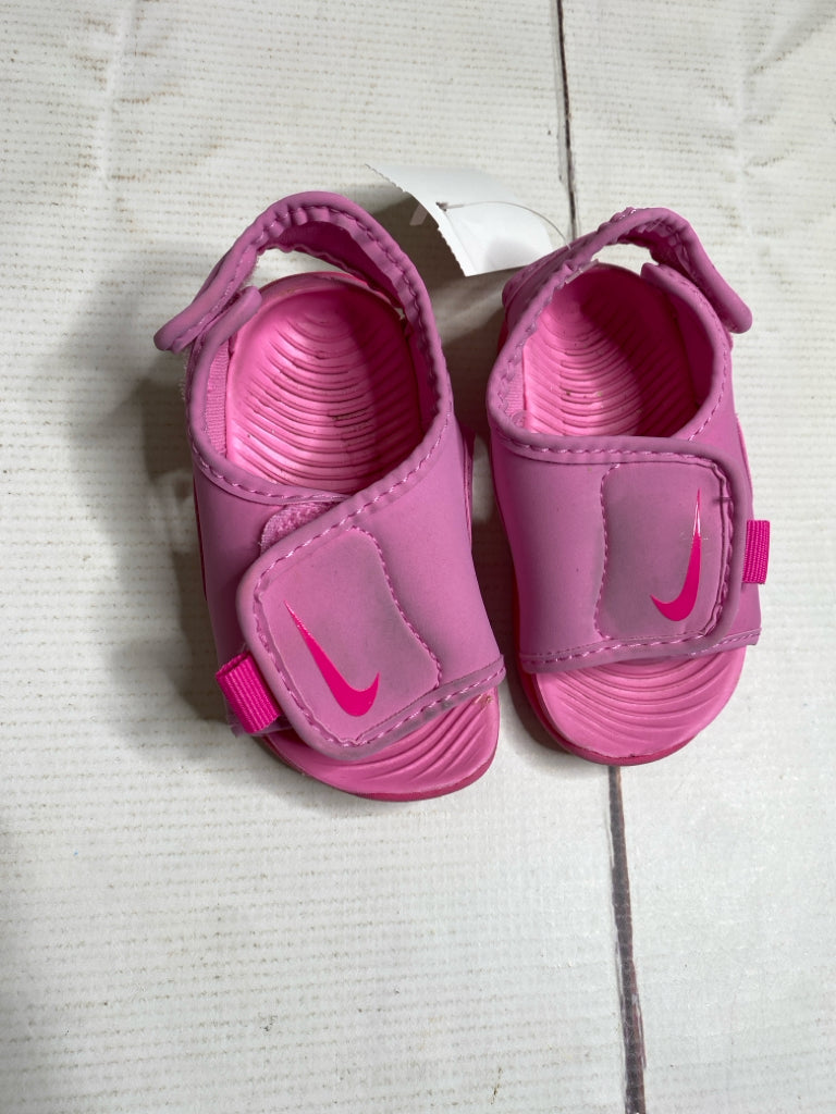 Nike Size 5 Sandals