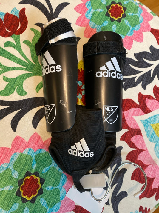 Adidas Size M Shin Guards