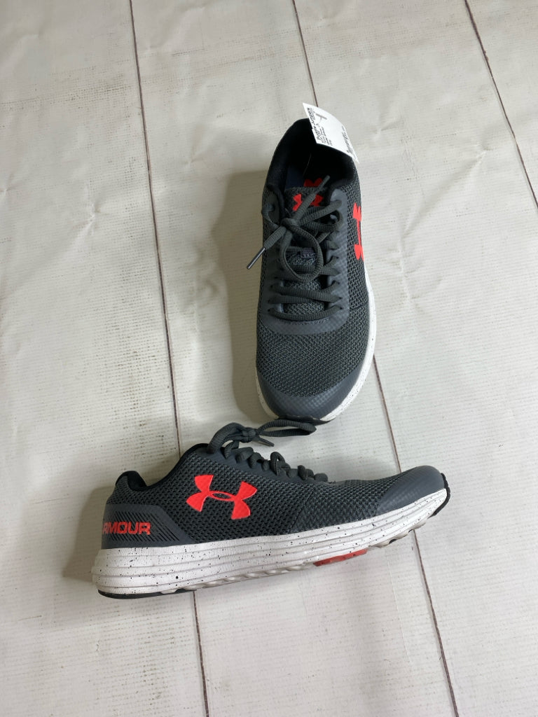 Under Armour Size 6 Tennis Shoes