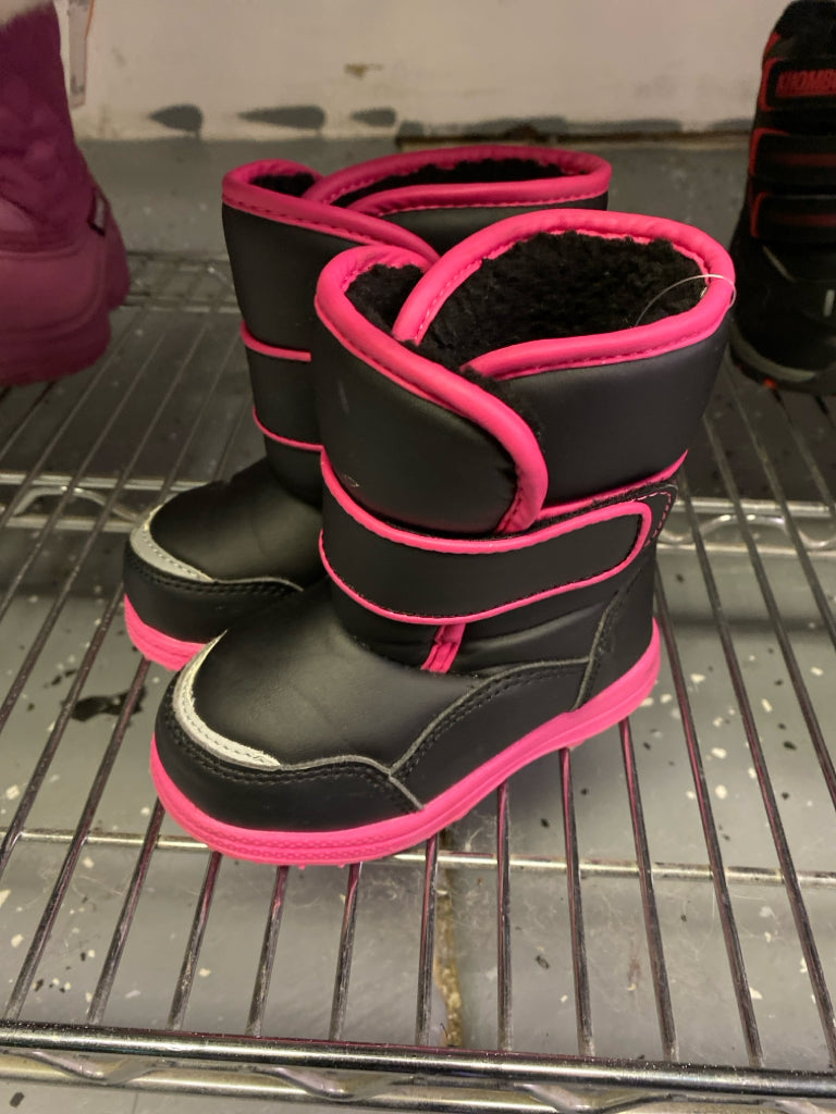 Size 6 Snowboots