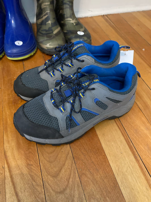 Merrell Size 4.5 Shoes