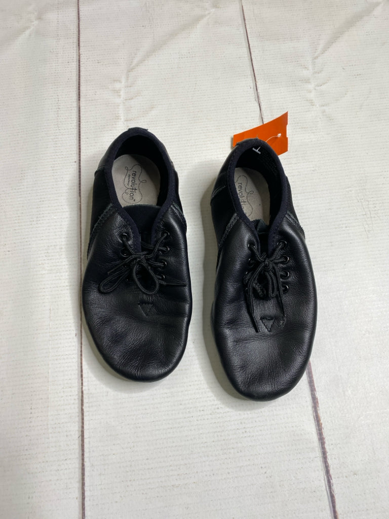 Revolution Size 4 Jazz Shoes