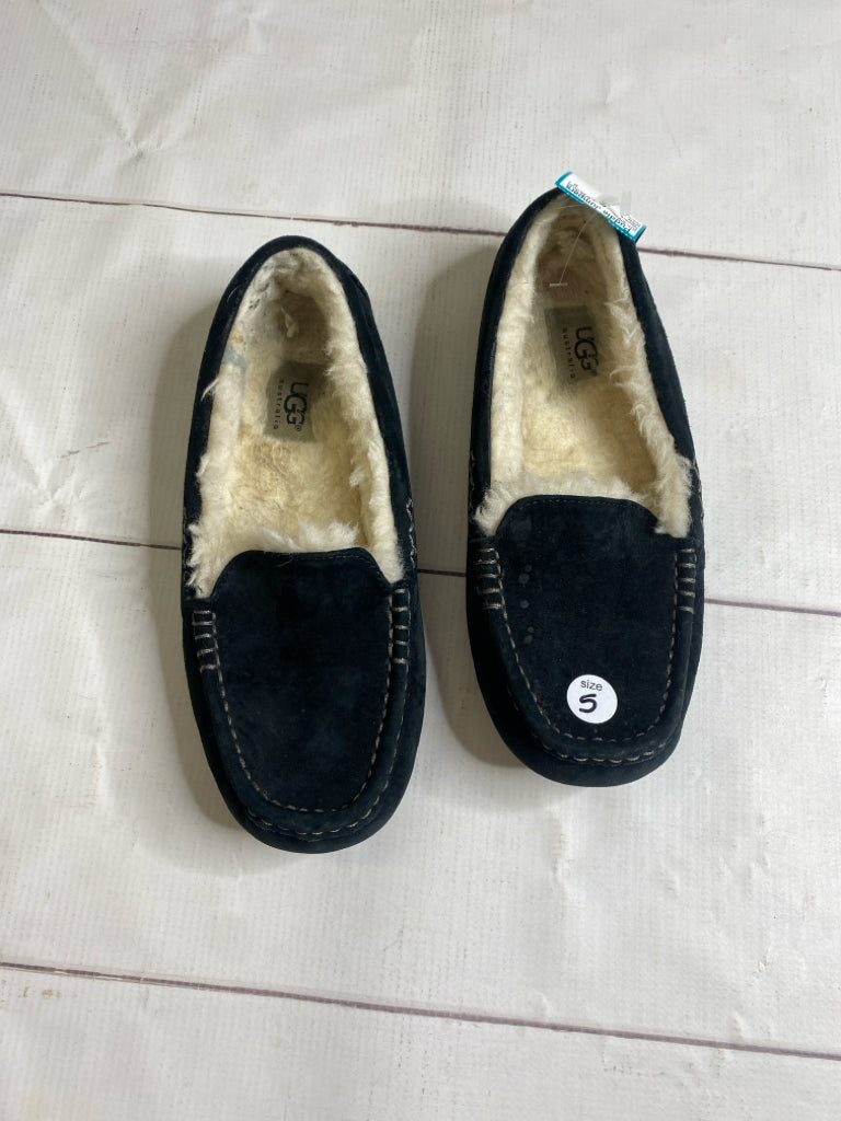 UGG Size 5 Slippers