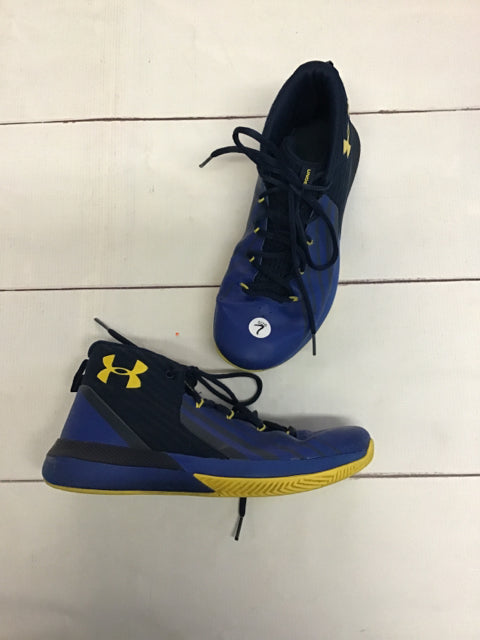 Under Armour Size 7 Tennis Shoes