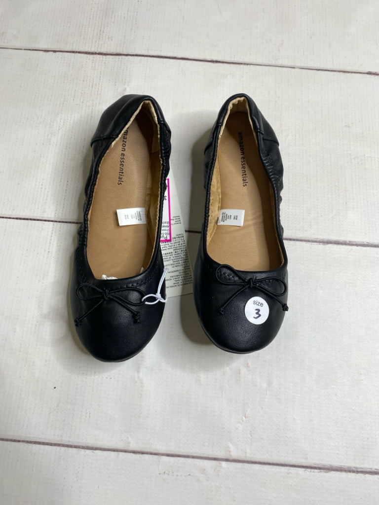 Amazon Essentials Size 3 Shoes